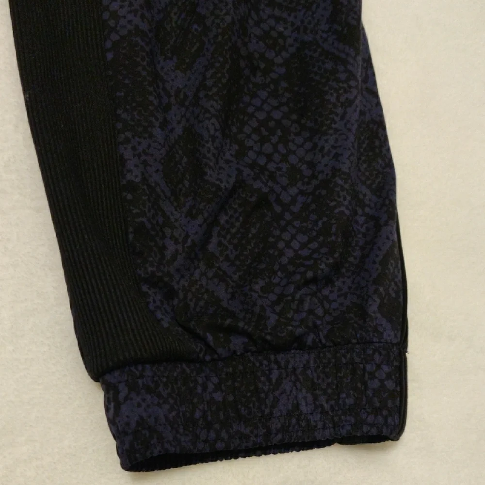 ATHLETA. Men's Black and Blue Patterned Pants